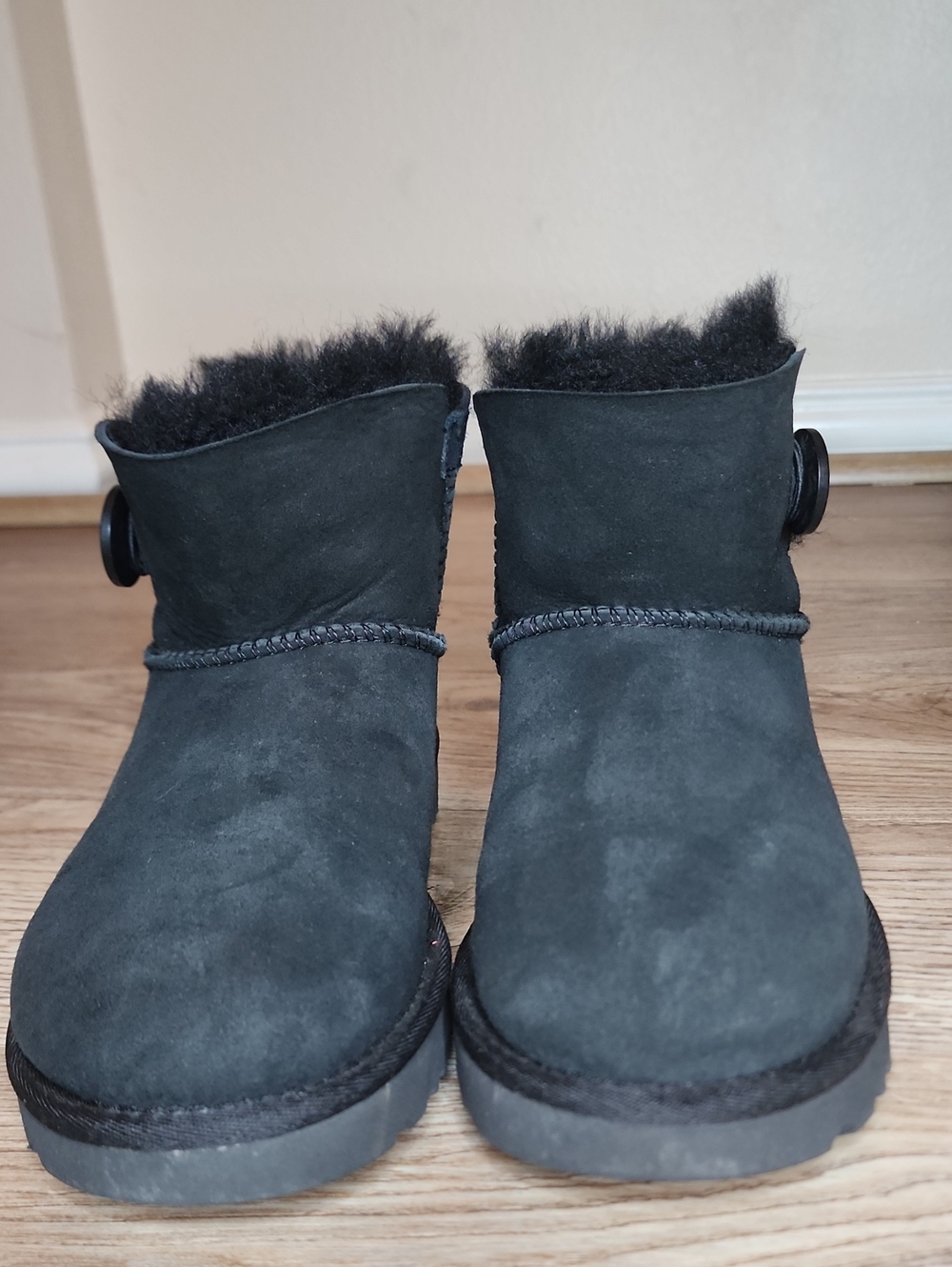 Ugg Black Mini Baily Button Bling Suede Sheepskin Womens Ankle Boots - Picture 3 of 12